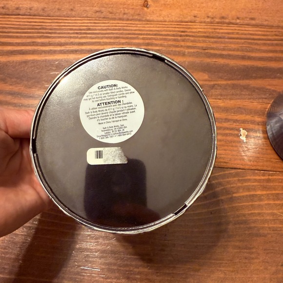 Rare Bath & Body Works Blackberry Bramble Tea 3-Wick Candle w/ Holder *READ* - Picture 7 of 7